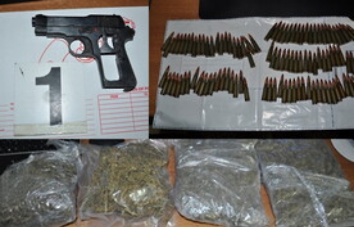 Pistola, munizioni e droghe varie scoperti in un tombino a Misterbianco