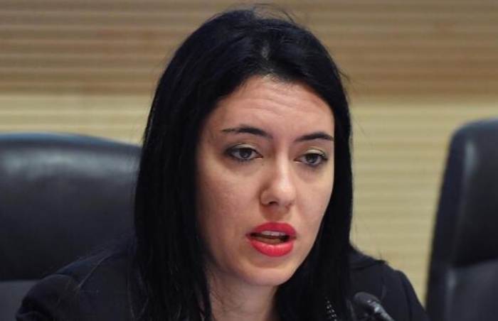 E' bufera sulla neo ministra Azzolina accusata di aver copiato una tesi