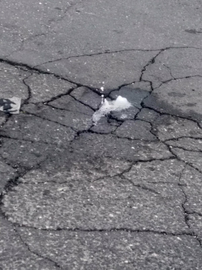Catania: da 5 giorni si perde acqua preziosa in via M. di Savoia