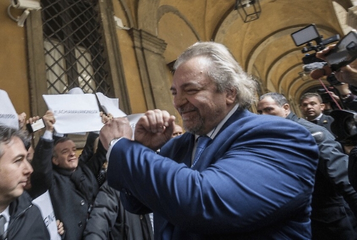 Diede della "Madame Pompadour" alla blogger, ora il senatore Michele Giarrusso si appella all'immunit&agrave; parlamentare