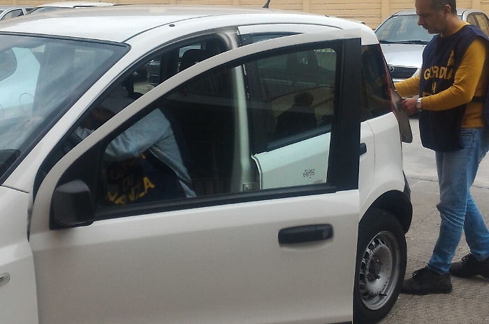 Usava l'auto di servizio per scopi personali, indagato dipendente Regione