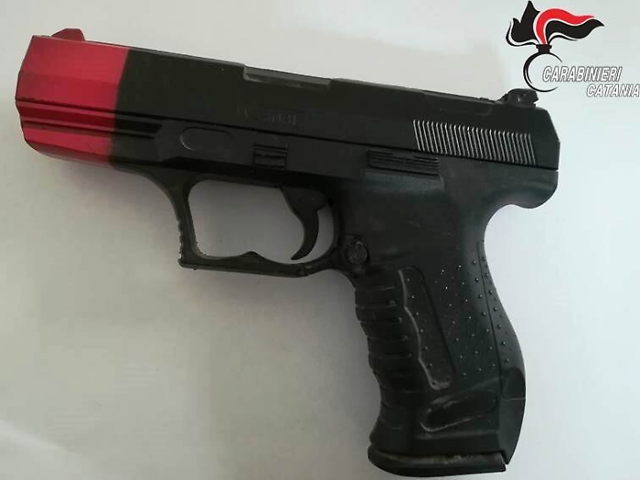 Pedara, due ragazzi di 16 e 15 anni arrestati per la rapina ad un anziano