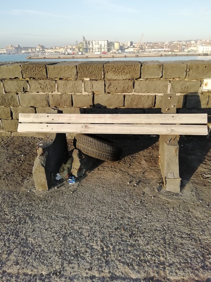 Catania: scempio al porto.