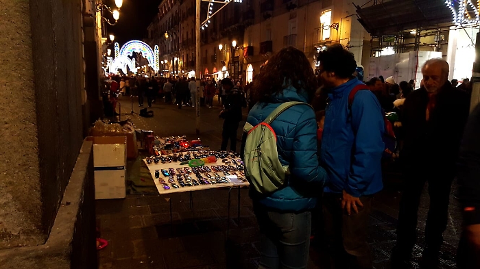 Catania. Ore 19:00  marciapiede invaso...