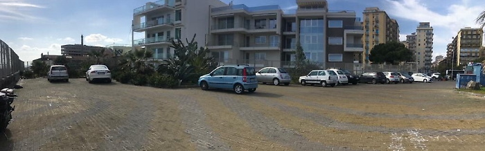 Catania: pubblico parcheggio in una pubblica piazza