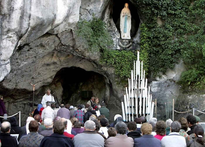 Lourdes, 162 anni fa l'apparizione della Madonna &laquo;Io sono l'Immacolata Concezione&raquo;
