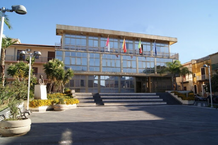 Catenanuova, dipendente del Comune gambizzato mentre era al bar