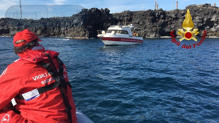 Cadavere avvistato in mare a Catania, recuperato il corpo: &egrave; di un giovane