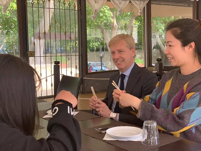 Agrigento, il sindaco Firetto a pranzo in un ristorante cinese
