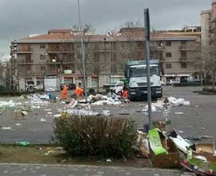 Caltagirone: troppi rifiuti, il sindaco chiude il mercato del sabato