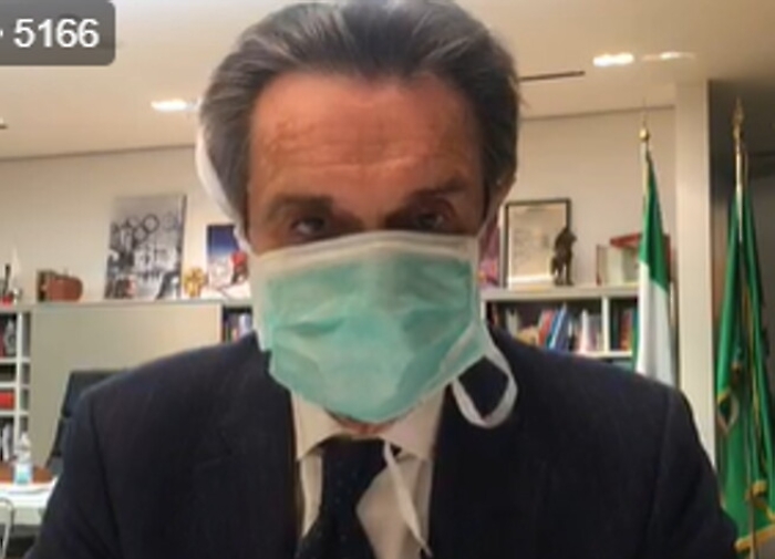 Coronavirus, Fontana in autoisolamento: «Mia collaboratrice è positiva»
