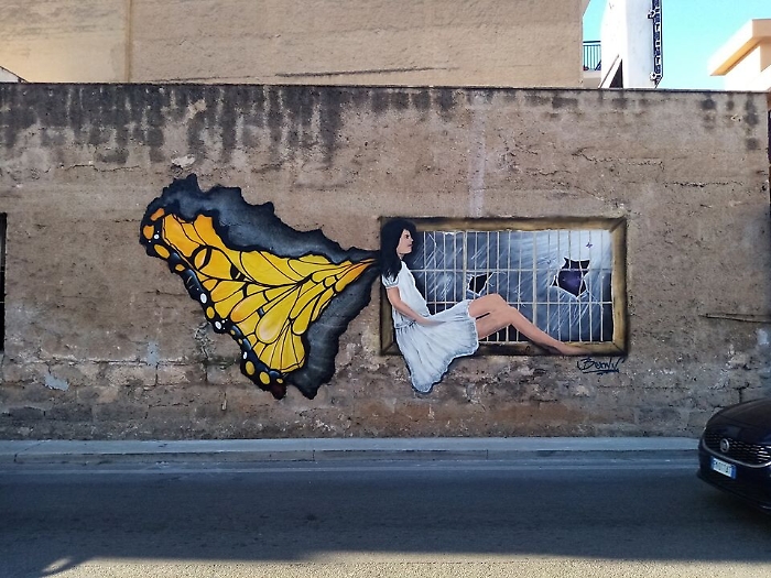 La Sicilia a forma di ali di farfalla: a Cinisi un bel murale sulla scia di Banksy