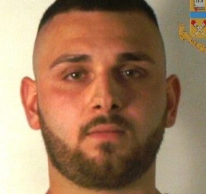 Lentini, giovane latitante arrestato per pornografia minorile, droga e armi