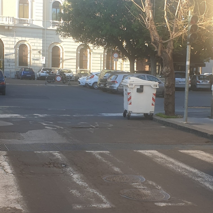 Catania: cassonetto della carta da spostare in piazza Lanza
