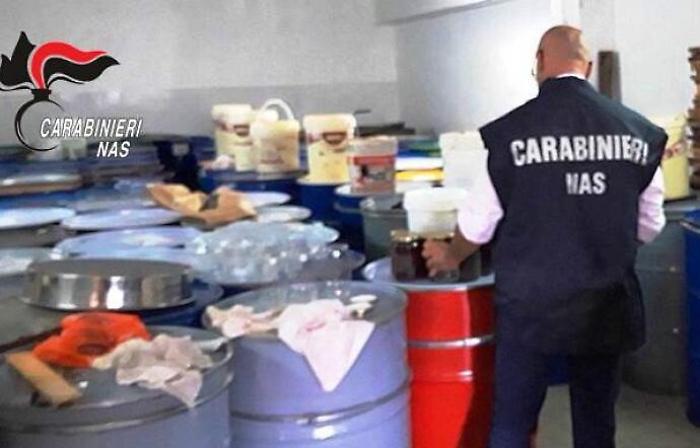 Zafferana Etnea, sette tonnellate di miele sospetto sequestrate dai Nas