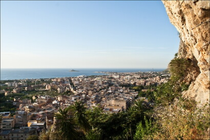 Coronavirus, a Capaci chiude minimarket: titolari in autoisolamento