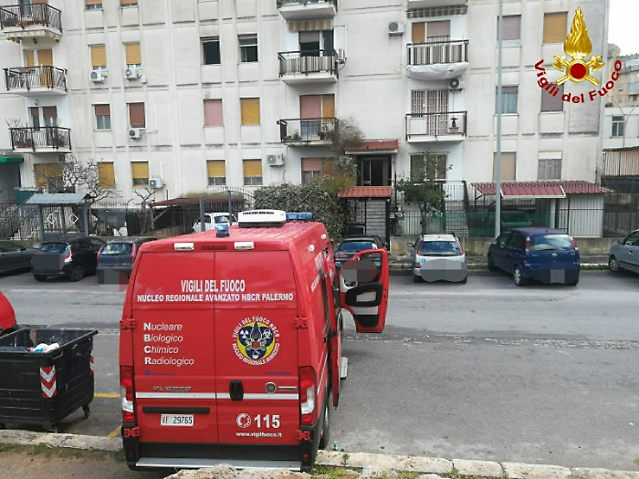 Palermo, incendio in un appartamento allo Zen: muore un anziano