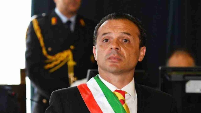 Messina, il Viminale contesta il “coprifuoco” del sindaco De Luca. Ma lui: «Vige la mia ordinanza»
