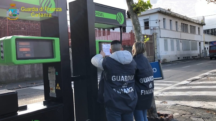 Catania, case, imprese e gioielli per 20 
mln di euro sequestrati ad imprenditore