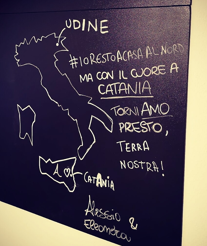 "Resto lontana da te oggi per riabbracciarti domani"