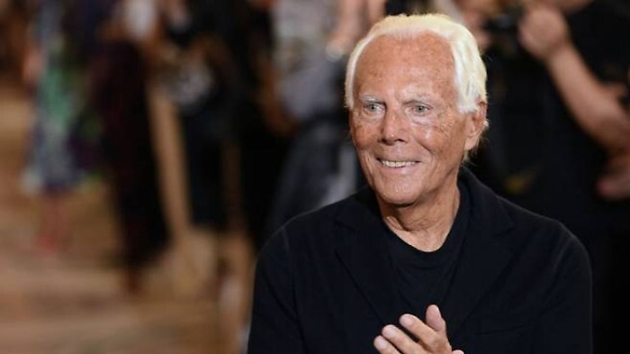 Coronavirus, Armani converte la sua produzione in camici monouso