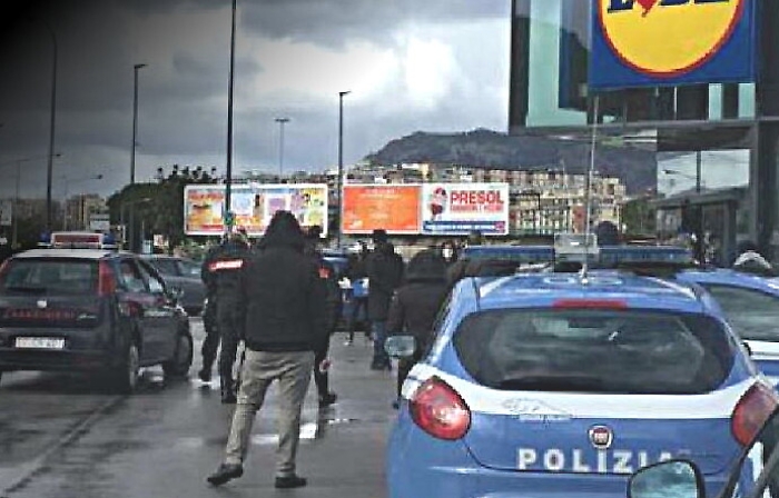 Palermo: dopo la tentata fuga, forze dell'ordine presidiano i supermercati