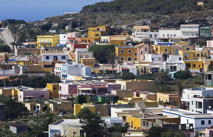 Coronavirus, paura di contagio, il medico di base appena sbarcato, mandato via