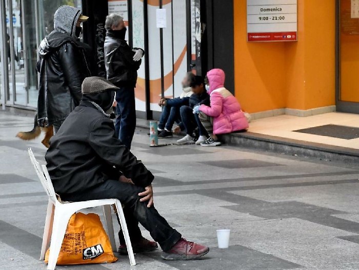 Senza soldi n&eacute; cibo, cos&igrave; il virus della disperazione contagia la Sicilia