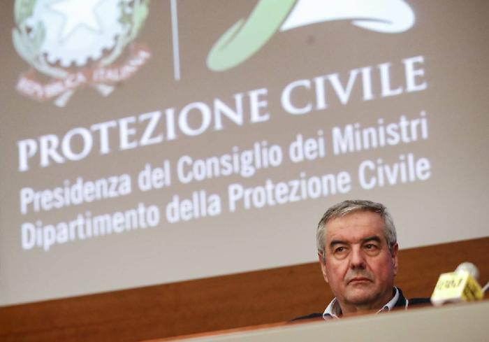 Emergenza coronavirus: blindati fino a Pasquetta? Borrelli: «No, a casa anche il Primo maggio»