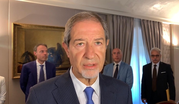 Coronavirus, Musumeci invoca pieni poteri: «Datemi Polizia ed esercito»