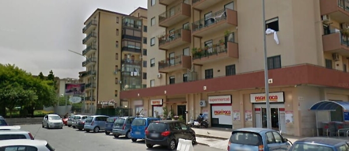 Palermo, rapinatori assaltano supermercato con mascherine: fuggiti con il bottino