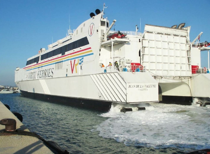 Pozzallo, arrivati 242 siciliani da Malta: disposta la quarantena