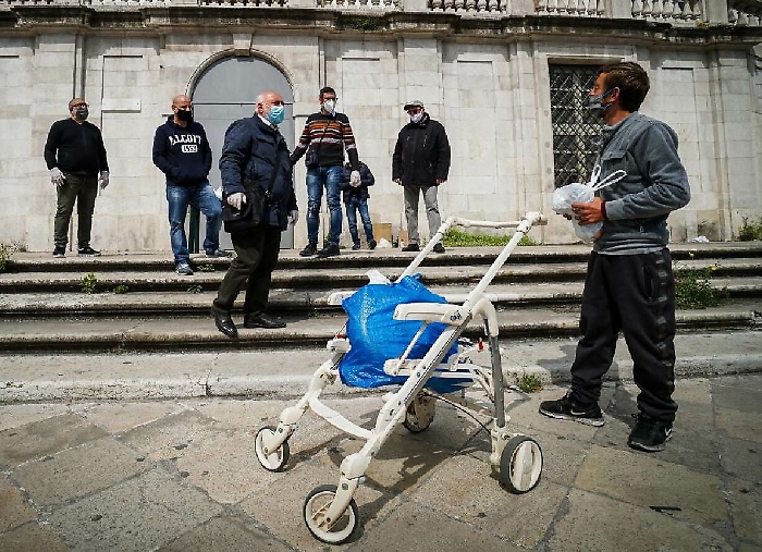 Coronavirus, i primi 30 mln della Regione
Voucher per i bisognosi: ecco a chi vanno