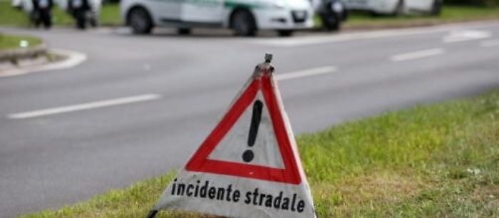 Camion esce fuori strada sulla Palermo-Catania: due feriti