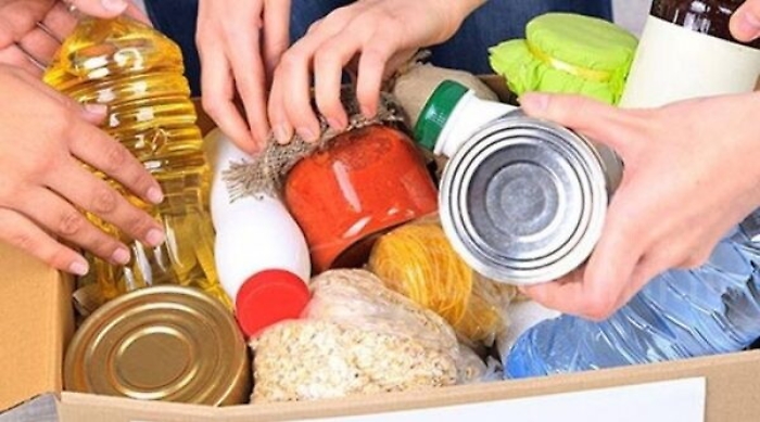 Siracusa, famiglia con disabile rimasta senza cibo: poliziotti offrono aiuto