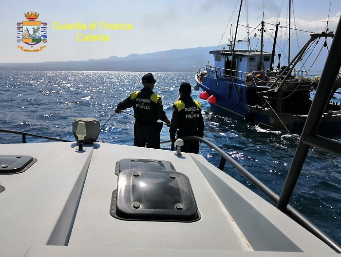 Coronavirus, a Pasqua facevano pesca di frodo: denunciati dalla Gdf