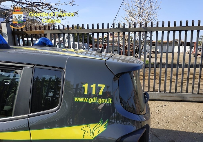 Giarre, scoperto cantiere edile per ristrutturare casa: chiuso