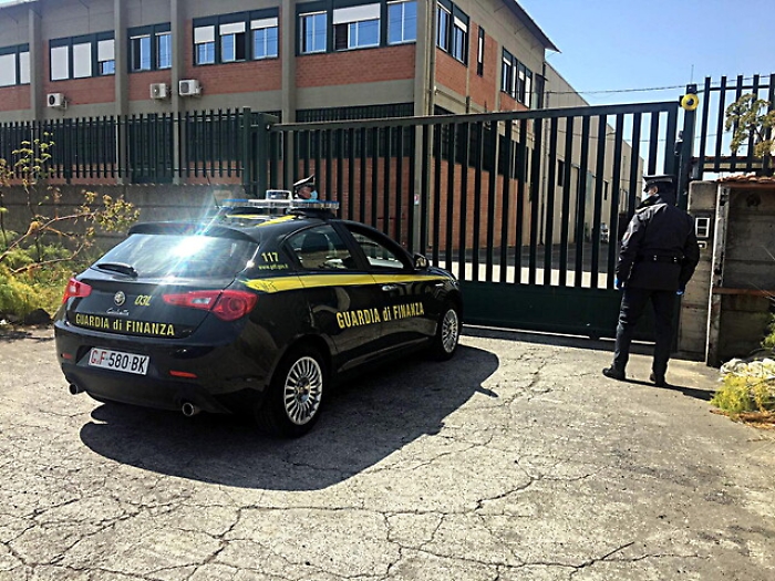 Scarti industriali sversati nell'ambiente, chiusa la Cartograf di Misterbianco