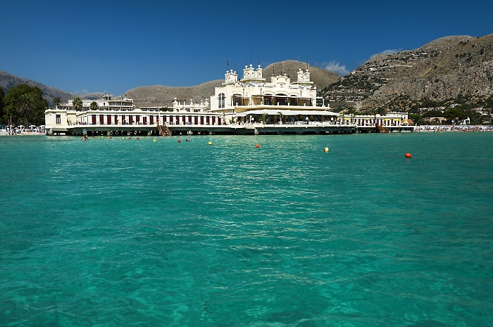 Mondello, come cambier&agrave; la spiaggia dei palermitani: addio alle cabine?