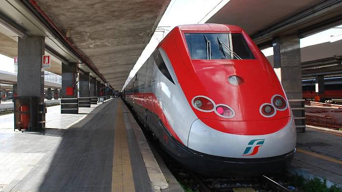 Fase2, tra il 4 e il 5 maggio boom viaggi in treno:  De Luca e Musumeci preoccupati