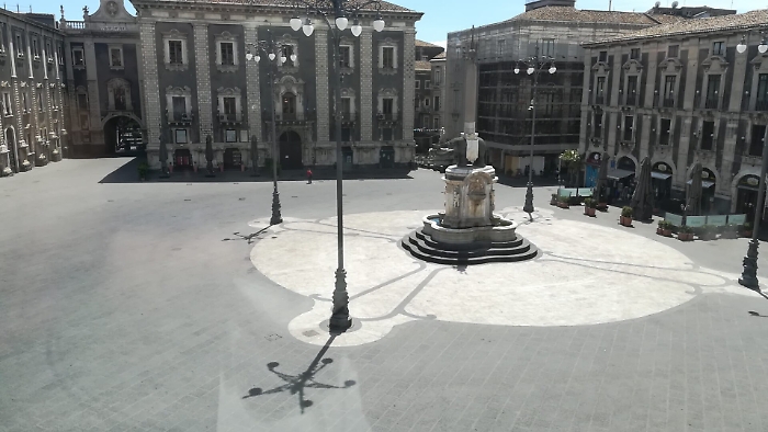 Catania, basta bus Amt che attraversano Piazza Duomo