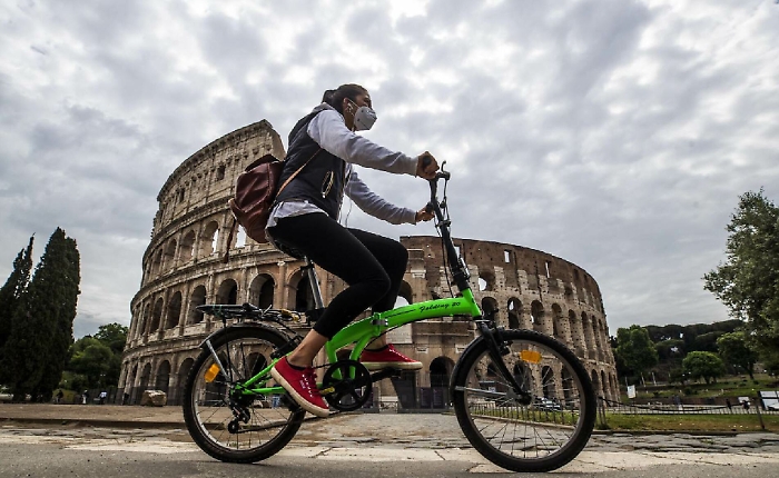 Il ministro Franceschini: «Sarà l'estate delle vacanze italiane». E sulla questione spiagge...