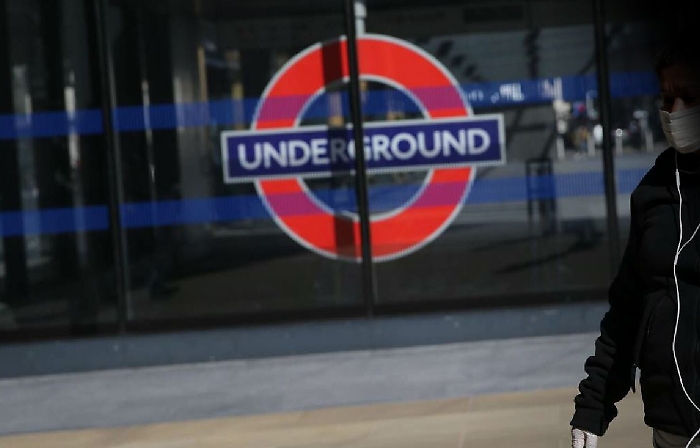 Aggredita a sputi, bigliettaia di Londra muore per il Covid: è il primo caso