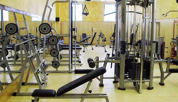 Le linee guida alle Regioni: via libera anche ai barbieri e dal 25 riaprono palestre