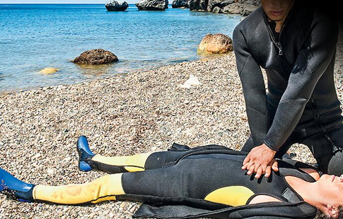 Divieto di respirazione "bocca a bocca" in caso di annegamento? È polemica