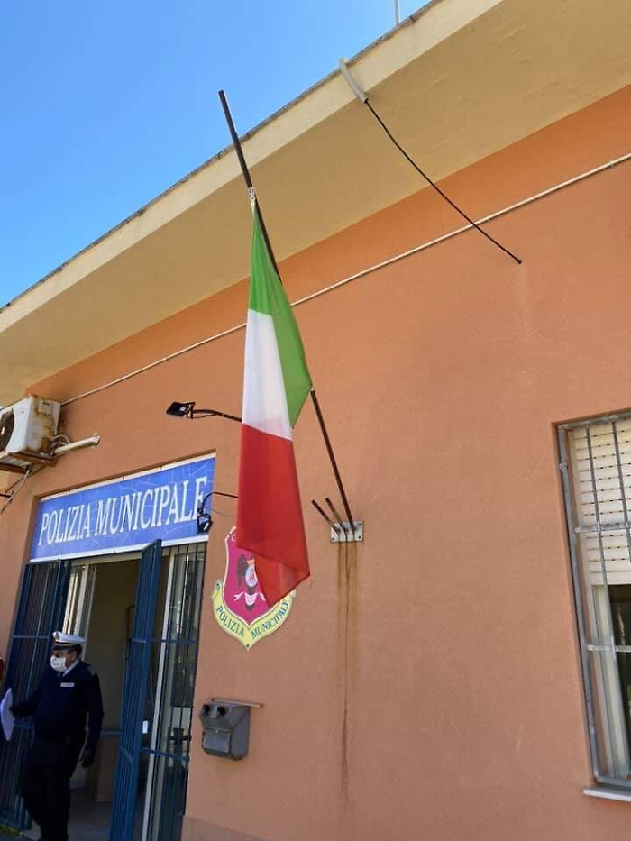 Licata, trovano portafoglio con 20 euro e lo consegnano alla Polizia Municipale
