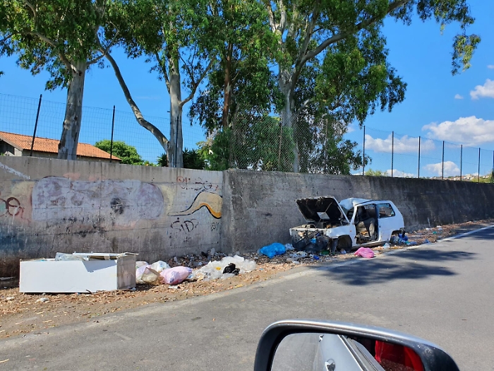 Catania: ancora discariche