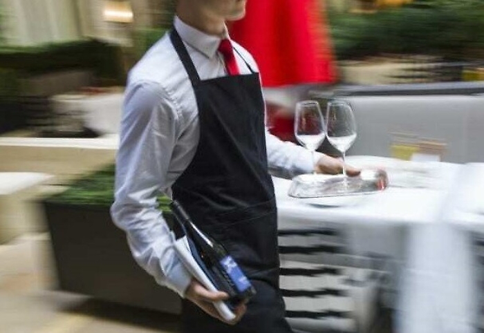 Bari, positivo al coronavorus va a lavorare per paura di perdere  il posto