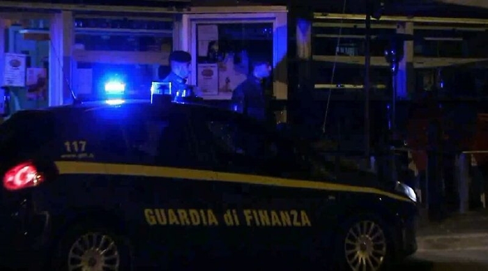 Corruzione, frode e traffico di rifiuti all’ombra della mafia: 9 indagati a Catania