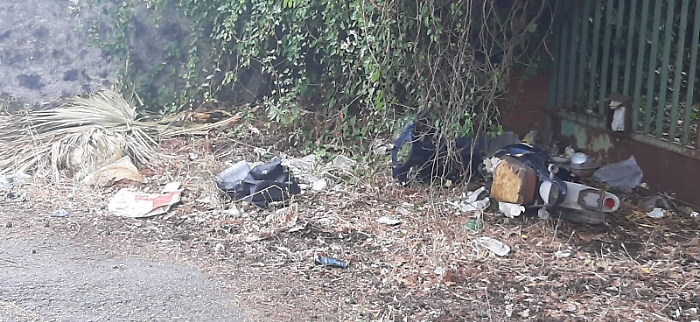 Pedara (CT): "Paghiamo le tasse per villeggiare tra i rifiuti"